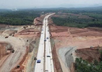 Salah satu ruas jalan tol yang menghubungkan Jambi-Jakarta yang kini terus dikerjakan.  (Foto: Ist./PUPR).