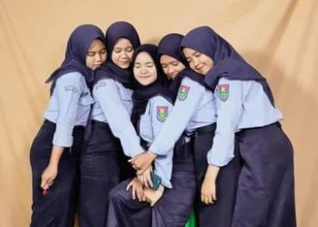 llustrasi foto para siswa SMK. (Foto: Ist/Tangkap layar Instagram @siswakendal).