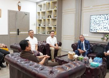 DPD MAHUPIKI Kepulauan Riau (Kepri)  saat bertemu Kepala Kejaksaan Tinggi, Dr.Rudi Margono, S.H., M.Hum. di Kantornya di  Tanjungpinang. (Foto: Ist./DPD MAHUPIKI Kepri).