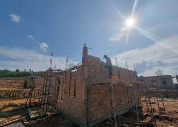 Proses pembangunan rumah contoh Rempang yang kini sudah mencapai 60 persen. (Foto: Ist./BP Batam).