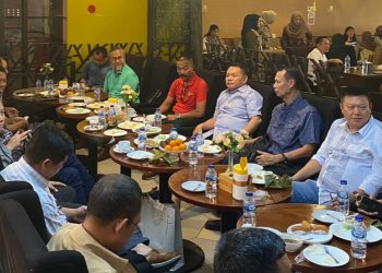 Mantan KASAD Dudung Abdurachman saat silaturahmi dengan warga Jabar - Banten di Batam. (Foto: Ist)