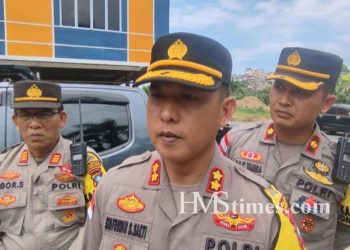 Wakapolres Barelang AKBP Syafrudin Semidang Sakti, SIK, MH, saat memantau proses pemungutan suara lanjutan (PSL) di TPS 46 Kelurahan Batu Selicin, Kecamatan Lubuk Baja pada Sabtu, 24 Februari 2024.