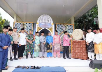 Sekretaris Daerah Kota Batam, Jefridin, M.Pd, resmi membuka Musabaqah Tilawatil Qur’an dan Hadist (MTQH) XXXII Kelurahan Tanjunguncang , yang dipusatkan di Perumahan Taman Cipta Indah, pada Rabu, 11 Januari 2024. (Foto: Humas Diskominfo).