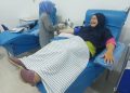Ibu Devi Yanti Nur,SP selaku ketua SMSI kota Tanjungpinang, ikut mendonorkan darah pada Kamis, 7 Maret 2024. (Foto: Istimewa).