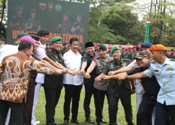 Ketua DPRD Kota Batam, Wali kota, Forkompimda, berfoto bersama usai acara sertijab pada Senin, 4 Maret 2024. (Foto: Ist./DPRD Kota Batam).