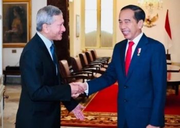 Presiden Joko Widodo menerima kunjungan kehormatan Menlu Singapura Vivian Balakrishnan beserta delegasi di Istana Merdeka, Jakarta, pada Jumat, 26 April 2024. (Foto: Ist./presidenri.go.id).