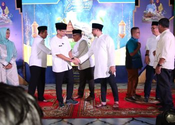 Ketua DPRD Batam dan Menteri Kemenparekraf menghadiri acara Wonderfood & Art yang diadakan di Taman dang Anom, Kota Batam, Minggu, 31 Maret 2023. (Foto: Humas DPRD).