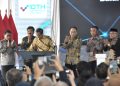 Presiden Joko Widodo tandatangan prasasti peresmian Indonesia Digital Test House, di Balai Besar Pengujian Perangkat Telekomunikasi (BBPPT) di Kota Depok, Jawa Barat, Selasa, 7 Mei 2024. (Foto: Ist./setkab.go.id).