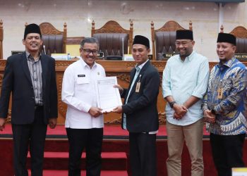 Rapat Paripurna di kantor DPRD dihadiri oleh Sekda Batam dan berbagai fraksi DPRD Batam, Rabu, 8 Mei 2024. (Foto: Diskominfo).