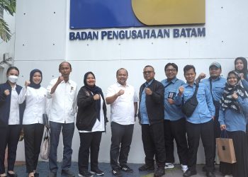 Kepala Bagian Hubungan Masyarakat, Sazani menerima kunjungan Tim Analisis Media, Biro Pemberitaan Parlemen Setjen DPR RI yang dipimpin oleh Kasubbag. Analis Media, Agus Budi Leksono pada Senin, 20 Mei 2024 di Holding Room Marketing Center. (Foto: Humas BP).