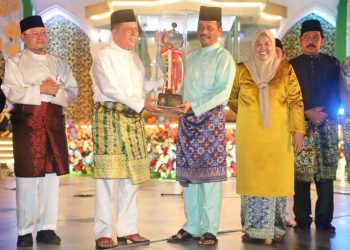 Kota Batam meraih juara umum dalam penutupan MTQH X tingkat Kepri. (Foto: Diskominfo).