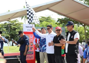 Muhammad Rudi membuka Kejuaraan Nasional Road Race and Mountain Bike 2024, di Nuvasa Bay, pada Kamis, 20 Juni 2024. (Foto: Humas BP).
