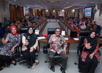Jefridin (tengah) membuka rapat koordinasi untuk mencegah stunting daerah. (Diskominfo).