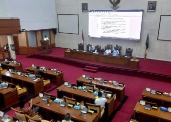 Suasana rapat di ruang sidang utama DPRD. (Foto: Ist./infokepri.com).