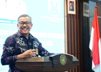 Sekretaris daerah Kota Batam, Jefridin mengedukasi masyarakat untuk mencegah kekerasan terhadap perempuan di Aula Engku Hamidah, Kamis, 30 Mei 2024. (Foto: Diskominfo).