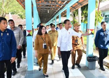 Presiden Joko Widodo saat meninjau RSUD Batin Mangunang di Kabupaten Tanggamus, Lampung, Jumat, 12 Juli 2024. (Foto: Ist./ANTARA).