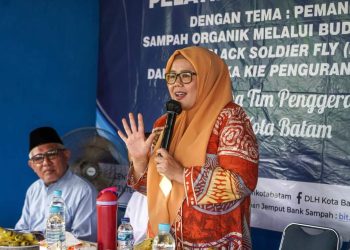 Wagub Kepri, Marlin Agustina saat memberikan pengarahan untuk pelatihan pilah sampah. (Foto: Diskominfo).