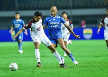 Persib Bandung (biru) menang 2-0 atas PSM Makassar di laga perdana Piala Presiden 2024. (Foto: Ist./Persib Bandung).