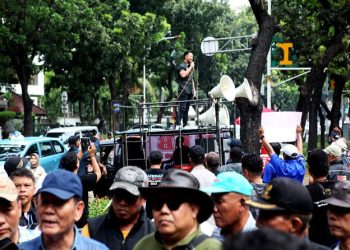 Puluhan  wartawan memadati Jl.Kebon Sirih, Jakarta Pusat saat berunjuk rasa di depan Kantor PWI Pusat, Selasa, 23 Juli 2024. ,(Foto: Ist./japos.co).