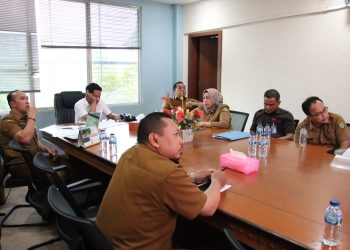 Sekretaris DPRD mematangkan persiapan untuk pelantikan anggota dewan terpilih nanti, Kamis, 29 Agustus 2024 di sekretariat DPRD. (Foto: Sekretariat DPRD).