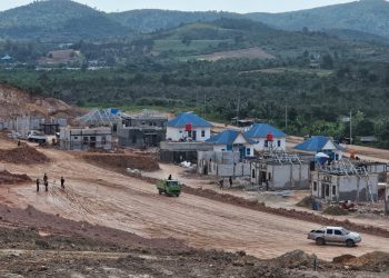 Pembangunan rumah di Tanjung Banon untuk warga terdampak investasi Rempang Eco-City. (Foto: Humas BP).