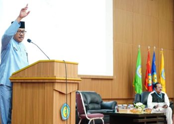 Sekda Kota Batam, Jefridin menjadi narasumber di kegiatan PKKMB Uniba, Jumat, 27 September 2024. (Foto: Diskominfo).