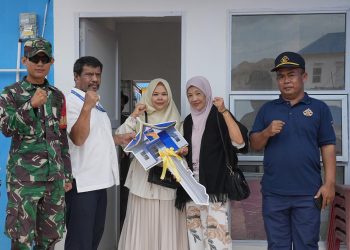 BP Batam kembali memfasilitasi keluarga Desi yang sudah pindah ke hunian baru di Tanjung Banun. (Foto: Humas BP).