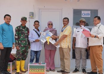 Warga Pasir panjang, Kasino yang sudah ikut pindah ke hunian baru kembali di fasilitasi oleh pihak BP Batam untuk perpindahannya. (Foto: Humas BP).