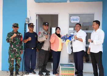 Warga pasir panjang yang sudah ikut pindah ke hunian baru kembali di fasilitasi oleh pihak BP Batam. (Foto: Humas BP).