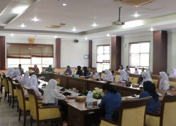 Siswa/Siswi SMAN 27 Sagulung Batam mengadakan kunjungan belajar ke kantor DPRD Batam, Kamis, 23 Oktober 2024. (Foto: Humas DPRD).
