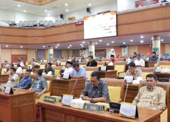 Rapat paripurna mengenai usulan perubahan Ranperda untuk tahun 2025 di Kota Batam, Kamis, 31 Oktober 2024. (Foto: Humas DPRD).