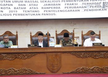 Rapat paripurna membahas dua Ranperda sekaligus membentuk dua pansus di ruang sidang DPRD, pada 7 November 2024. (Foto: Humas DPRD).
