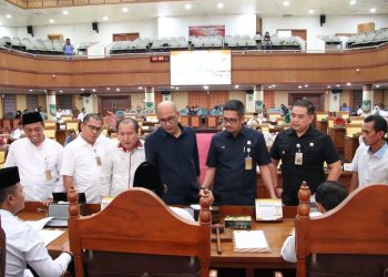 Rapat paripurna membahas dua agenda,tentang  angkutan massal dan pendidikan dasar, Senin, 4 November 2024. (Foto: Humas DPRD).