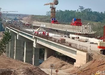 Salah satu proyek jalan tol yang dikerjakan PT Waskita Karya. (Foto: Ist./Sugeng Harianto).