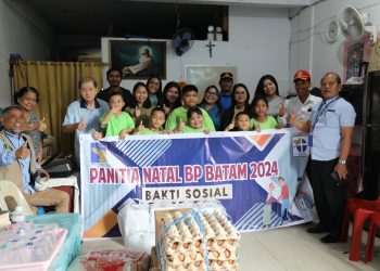 BP Batam, berbagi kasih ke panti jompo  True Love Punggur, dan panti asuhan Damai Sejahtera di Tembesi, Jumat, 29 November 2024. (Foto: Humas BP).