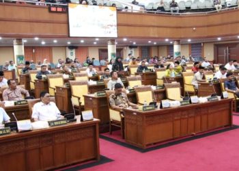 Rapat paripurna DPRD untuk menetapkan pimpinan definitif masa jabatan 2024-2029, Kamis, 12 September 2024. (Foto: Humas DPRD).