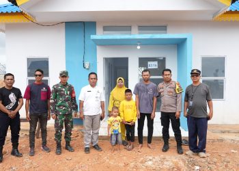 Warga Rempang yang sudah pindah kerumah baru di Tanjung Banun. (Foto: Humas BP).