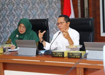 Rembuk stunting di tingkat kelurahan dipimpin oleh Kabid PMM Bapelitbang Kota Batam, Nila Desmini Indriani. (Foto: Diskominfo).