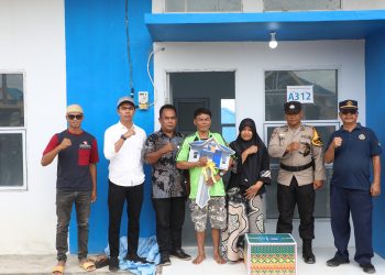 BP Batam memfasilitasi keluarga Dodo untuk berpindah ke rumah baru di Tanjung Banun. (Foto: Humas BP).