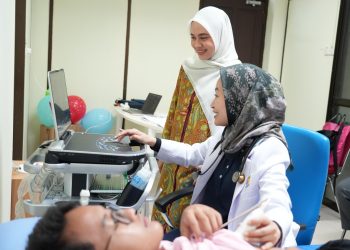 Screening jantung bawaan yang dilayani oleh dr. Priyandini Wulandari, Sp. JP., FIHA, dengan metode pemeriksaan Ekokardiografi di RSBP Batam, Jumat,14 Februari 2025. (Foto: Humas BP)