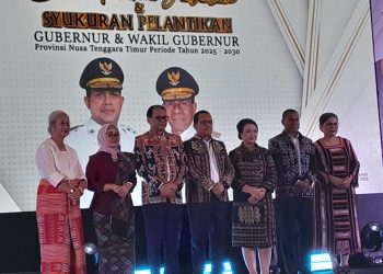 Pasca menjalani pelantikan di Istana Negara, Pasangan Gubernur dan Wakil Gubernur  Pramono-Rano, menemui pendukungnya di gedung balaikota, Jakarta, sebelum berpidato di rapat paripurna DPRD. (Foto: Ist./ipol.id).