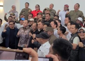 Sejumlah kepala daerah Kader PDI Perjuangan berkumpul di sebuah kafe di  Magelang, Jawa Tengah, Sabtu, 22 Februari 2025.  (Foto: Ist./ Kompas TV).