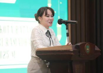 Plh. Wako Batam, Li Claudia Chandra memberangkatkan mubaligh yang bertugas di bulan suci Ramadhan 1446  Hijriah, Selasa, 25 Februari 2025. (Foto: Diskominfo).