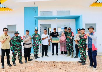 Masyarakat Rempang yang sudah dapat rumah baru di Tanjung Banun, Jumat, 28 Februari 2025. (Foto: Humas BP).