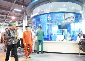 Wali Kota Prabumulih, H. Arlan didampingi Sekda Kota Batam, Jefridin berkunjung ke MPP Kota Batam, Jumat, 21 Maret 2025. (Foto: Diskominfo).