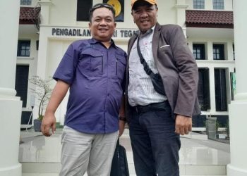 Direktur CV Curtina Prasara, Indra Romansyah (kiri) dan Penasihat Hukumnya, Berbudi Bowo Leksono, SH. (Foto: Ist./dok. A.Ristanto).