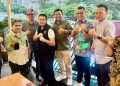 Kepala Dinas Pemuda dan Olahraga (Kadispora) DKI Jakarta, Andri Yansyah (rompi hitam) bersama pengurus PWI Jaya dan pengurus Pertina (Foto: Ist./Dok. PWI Jaya).