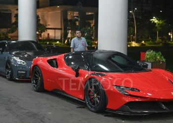 Barang bukti mobil mewah yang disita Kejagung, saat diparkir di Gedung Kejaksaan Agung, Jakarta, Sabtu, 12 April 2025. (Foto: Ist./ Tempo.co).