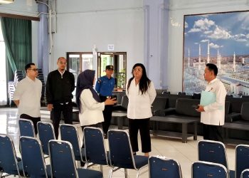 Anggota Bidang Pelayanan Umum, Ariastuty Sirait pastikan fasilitas di Asrama Haji mendukung kelancaran keberangkatan calon Haji. (Foto: Humas BP).