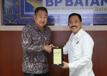 BP Batam menyambut Vice President Evergreen Marine (Asia), Andrew Cher, di Marketing Centre, Senin, 28 April 2025. (Foto: Humas BP).